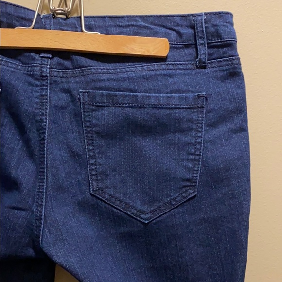 ✨NEW✨FOREVER 21 DARK BLUE JEANS FLARED - Picture 9 of 11